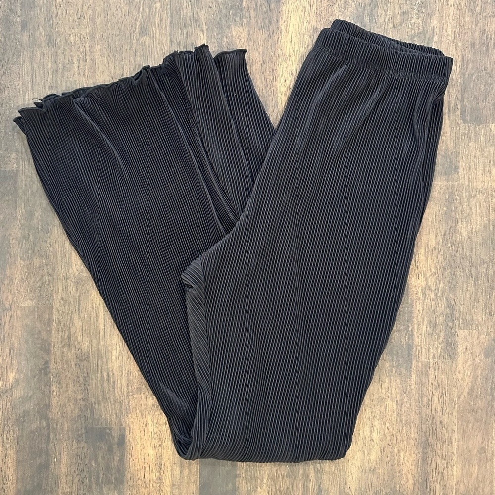 Davi & Dani Plisse Lettuce Hem Flare Pants Black